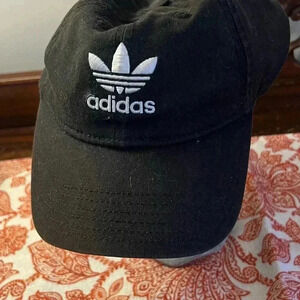 Adidas black men’s hat with logo. One size.